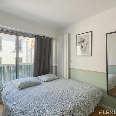 3-bedroom T3 With Balcony Lively Area & Restaurants Appartamento