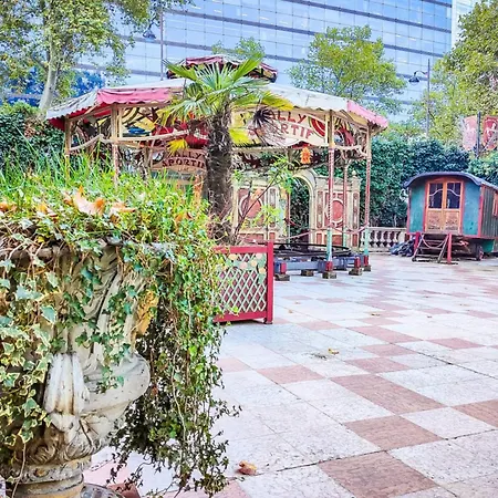 Appartamento 3-bedroom T3 With Balcony Lively Area & Restaurants *
