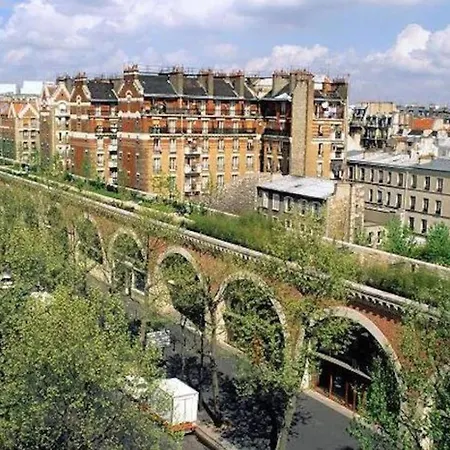 Appartamento 3-bedroom T3 With Balcony Lively Area & Restaurants Parigi